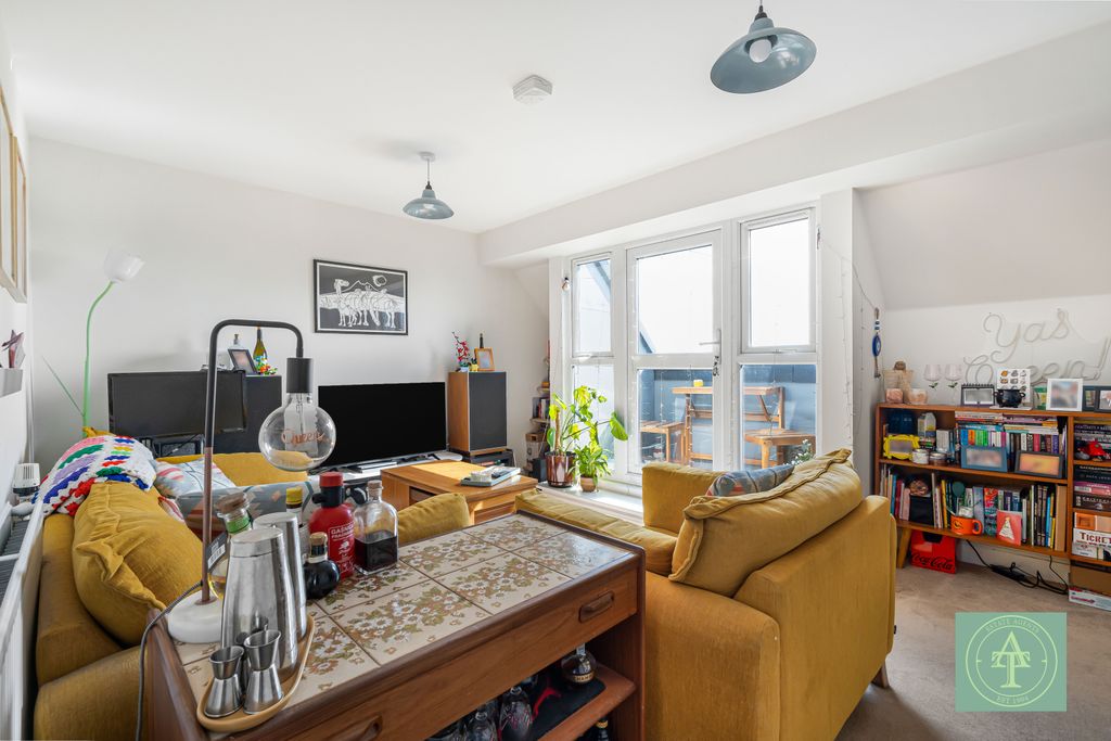 Property photo 2 of 16 8 90490 Watermarked