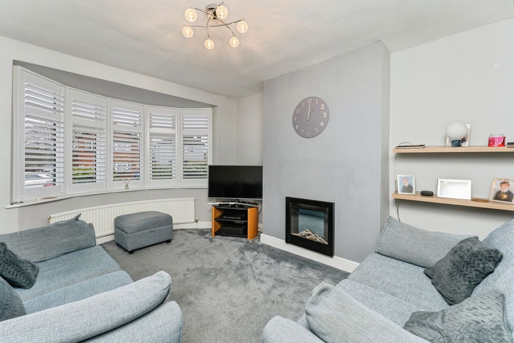 Property photo 2 of 18 Lounge