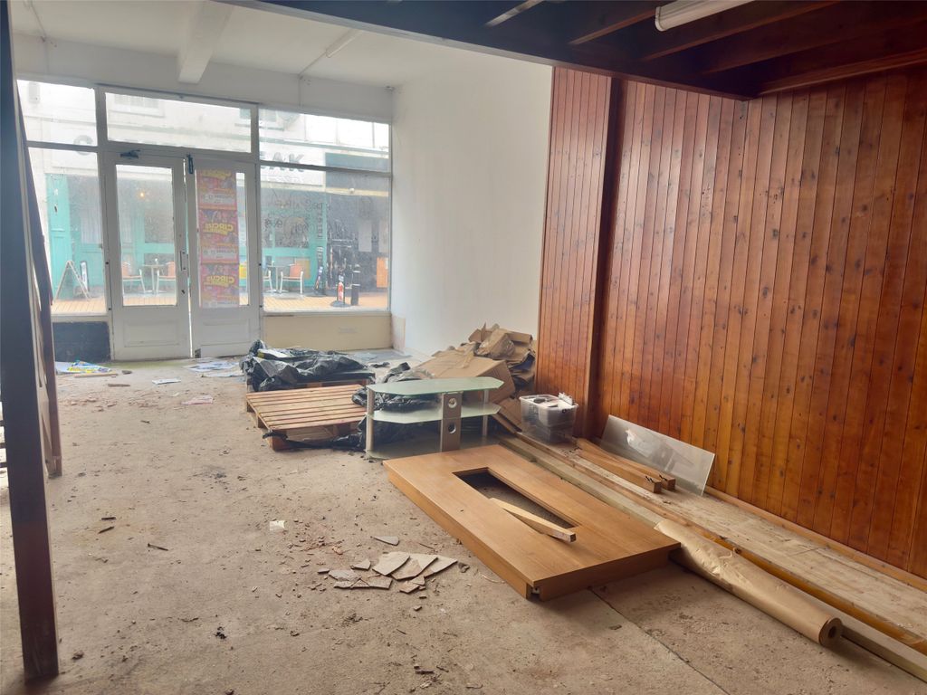 Property photo 3 of 4 5 - Picture No. 05