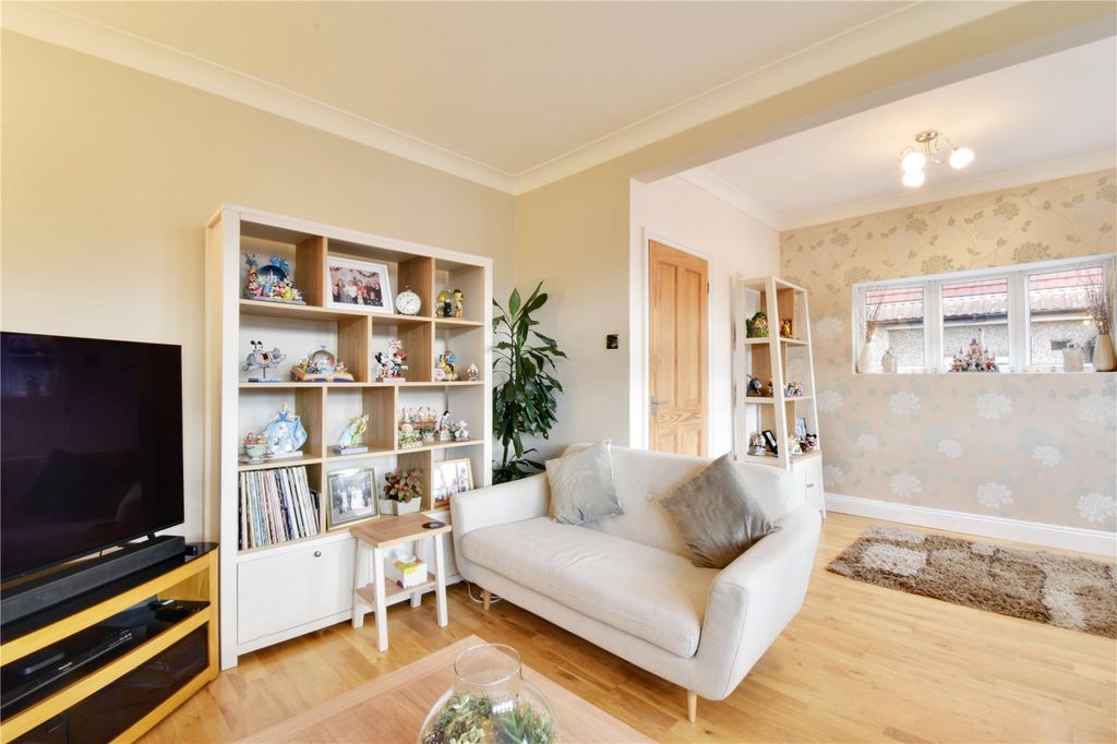 Property photo 3 of 18 Picture No. 02