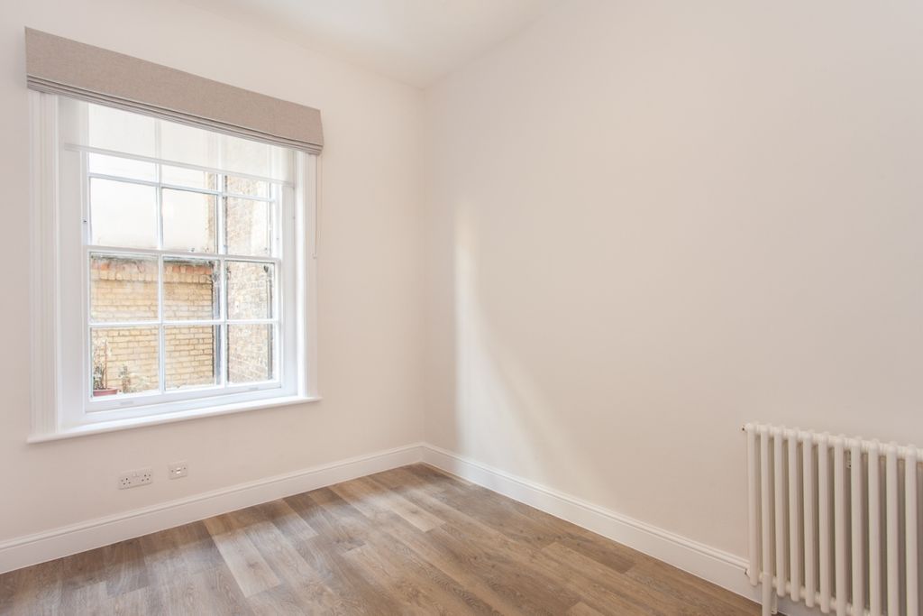Property photo 3 of 6 Upper Berkeley St...