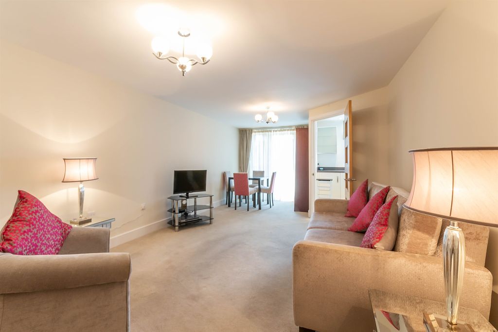 Property photo 3 of 17 Lounge Diner