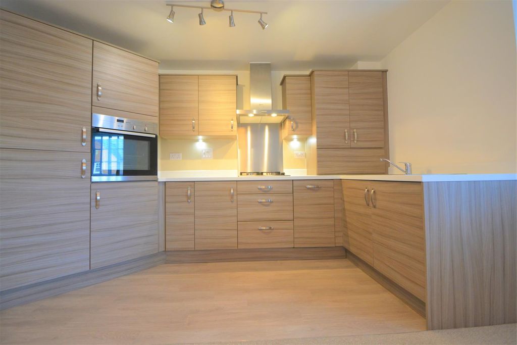 Property photo 2 of 6 Kitchen