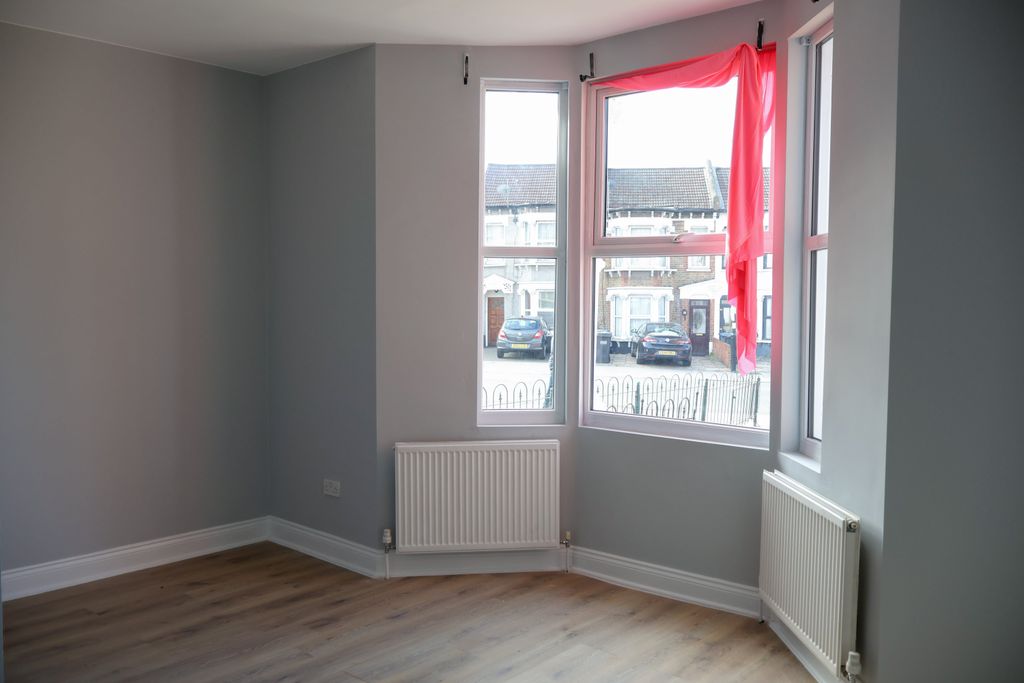 Property photo 2 of 37