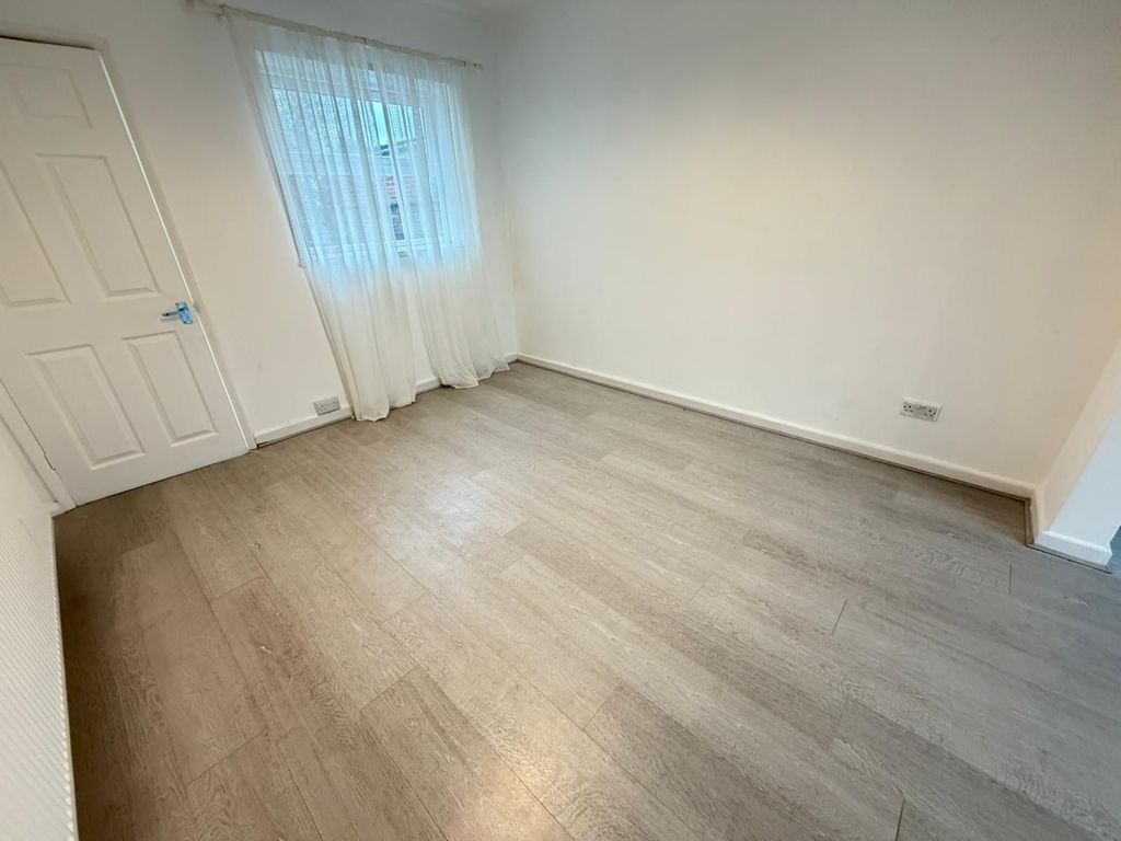 Property photo 3 of 11 Image