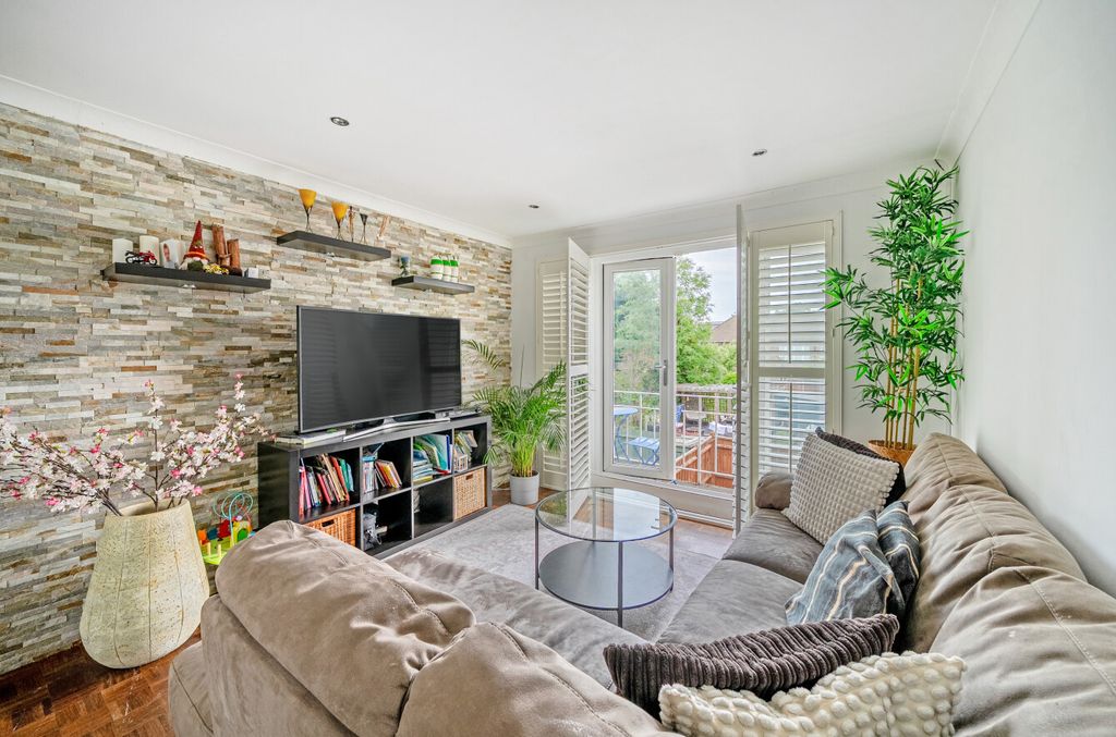 Property photo 3 of 17 1467888-13-6A184d...