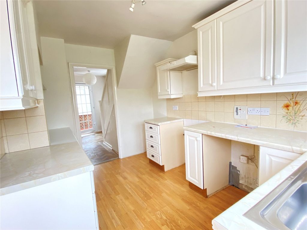 Property photo 3 of 8 Kitchen
