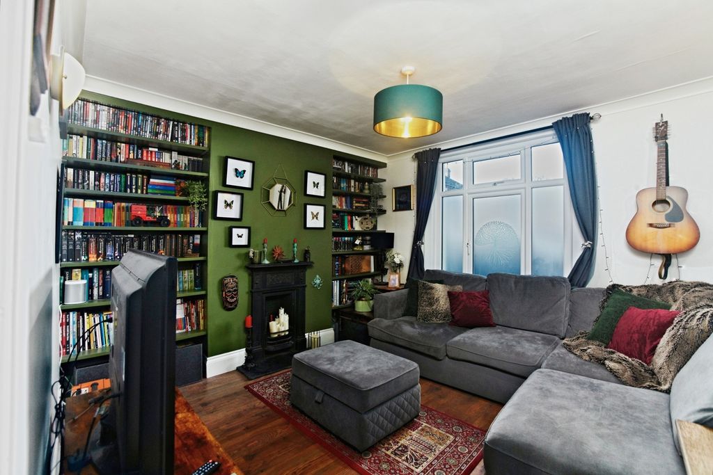 Property photo 2 of 17 Pbox-Img.Jpg