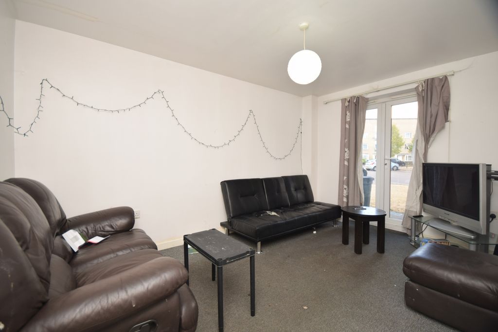 Property photo 3 of 15 Dining/Lounge
