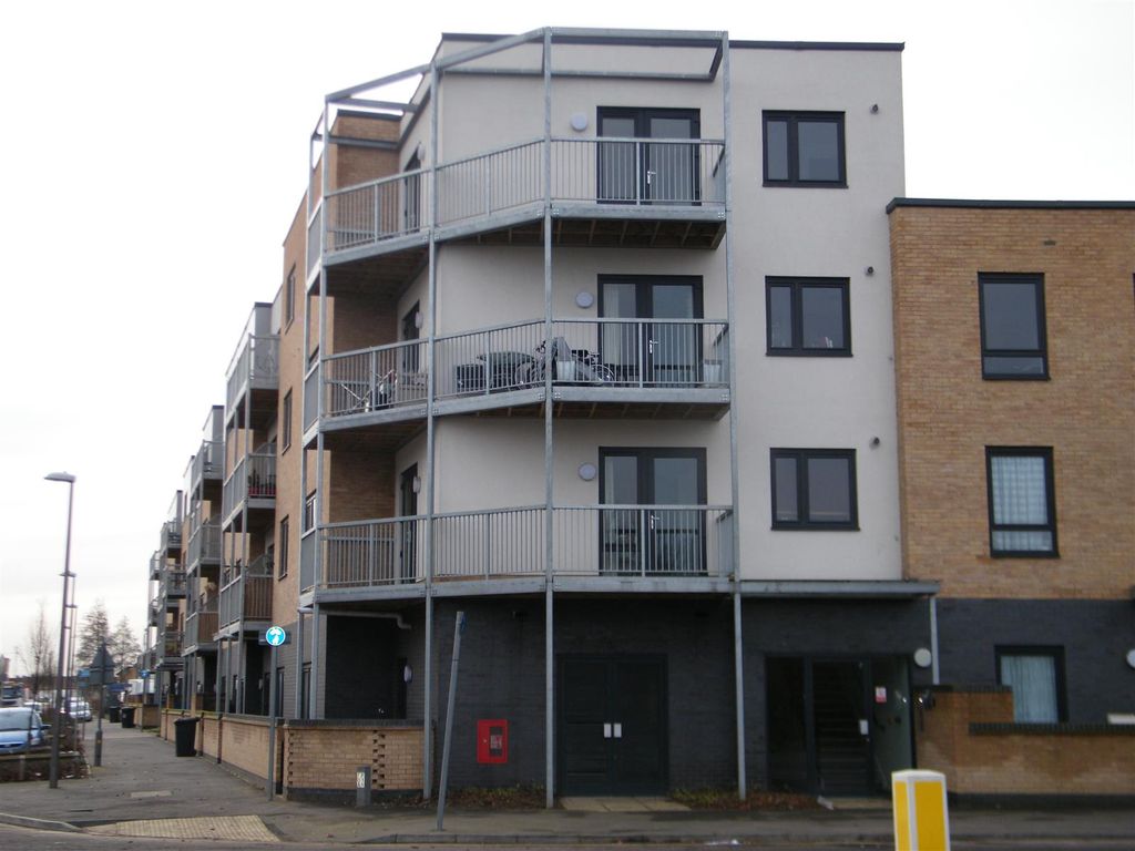 Property photo 1 of 12