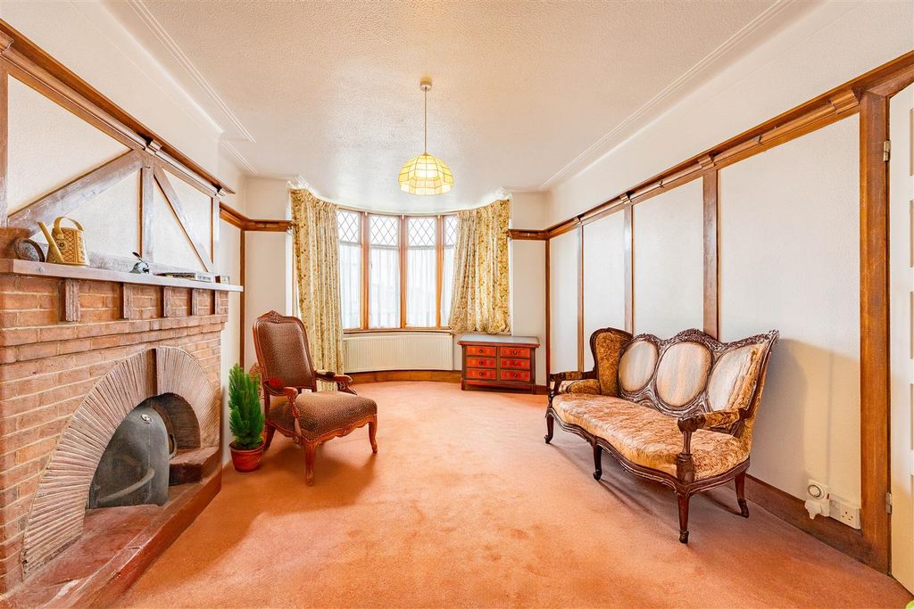 Property photo 2 of 21 Lounge