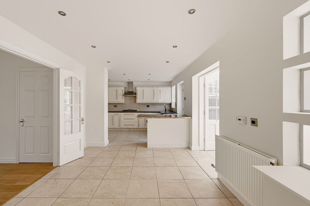 Property photo 3 of 15 Gallery