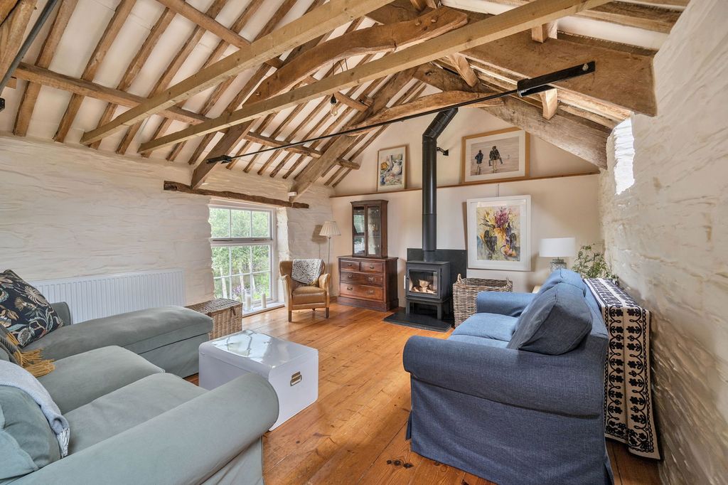 Property photo 2 of 23