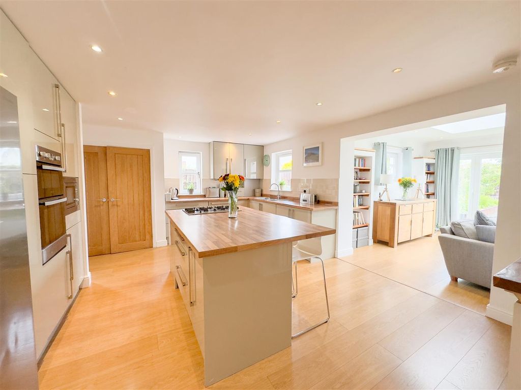 Property photo 3 of 50 Kitchen