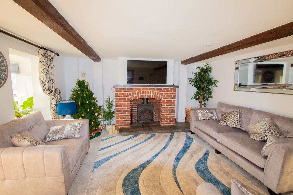 Property photo 2 of 28