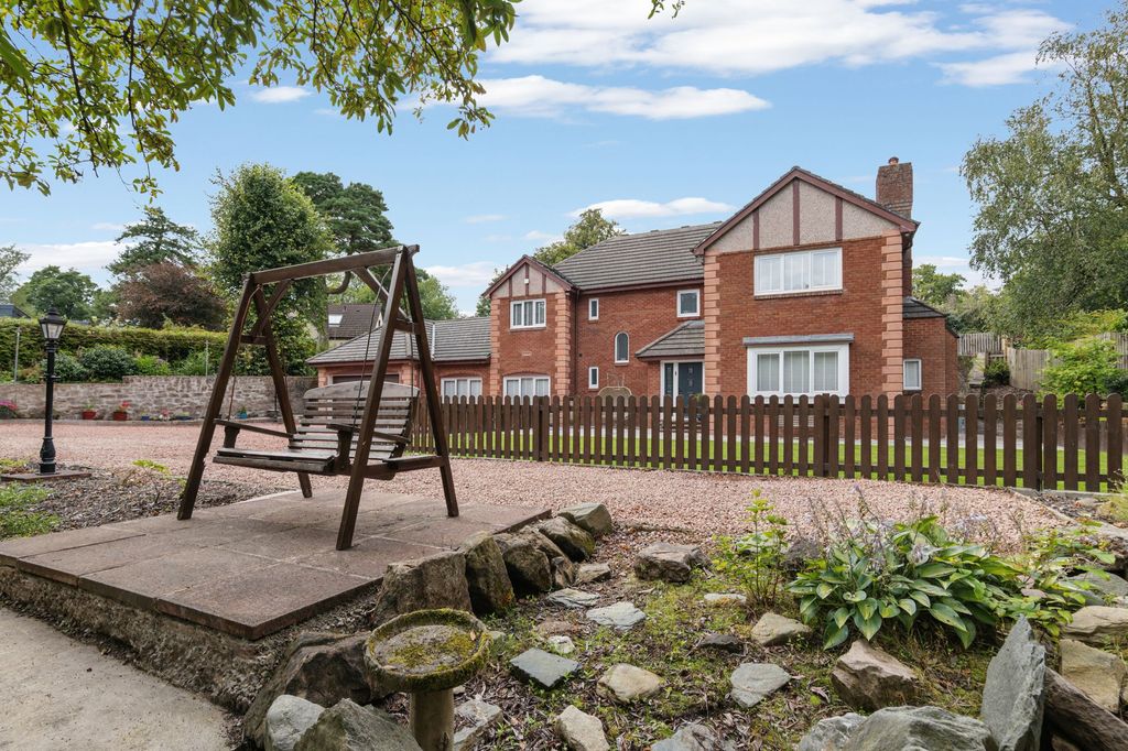 Property photo 2 of 33