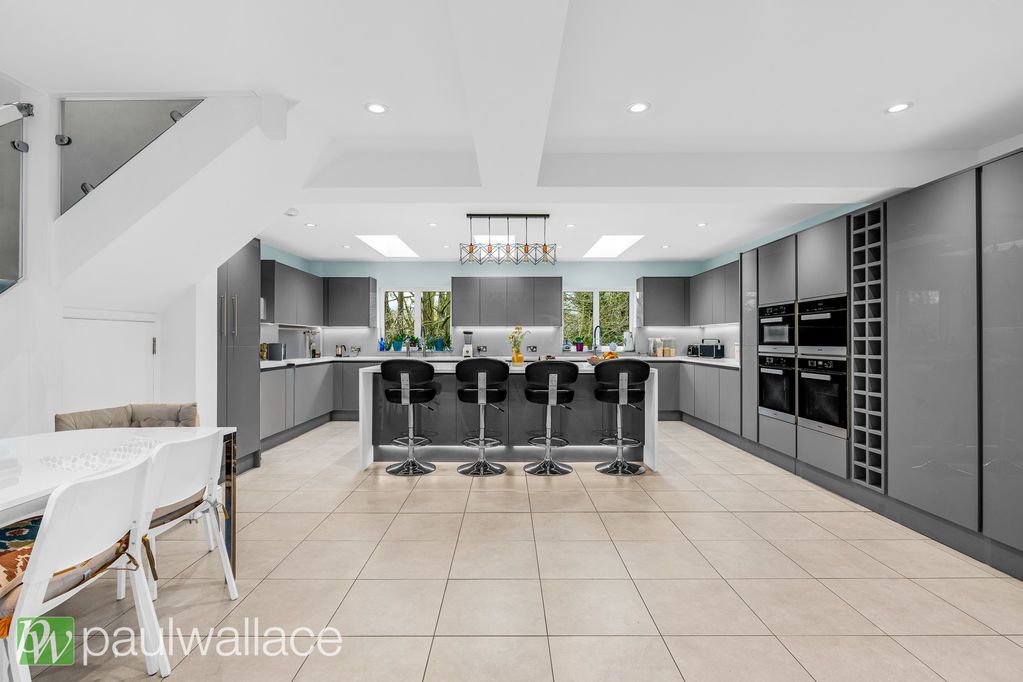 Property photo 2 of 31 Kitchen / Diner