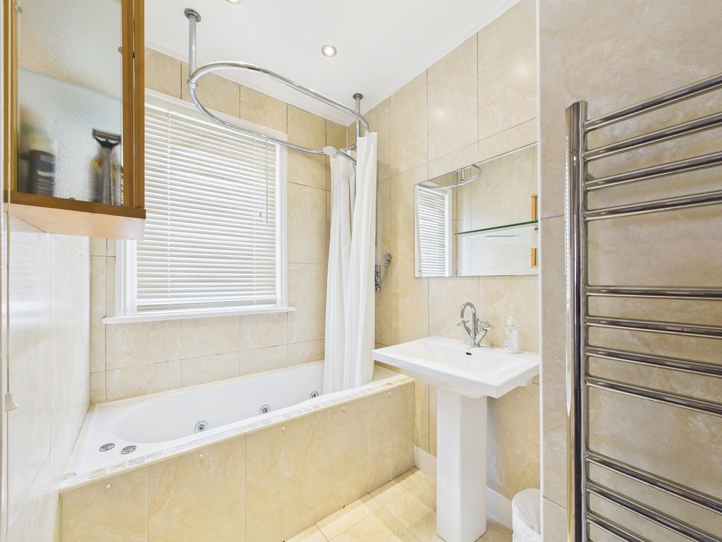 Property photo 2 of 21 Cam03519G0-Pr0385-Still010