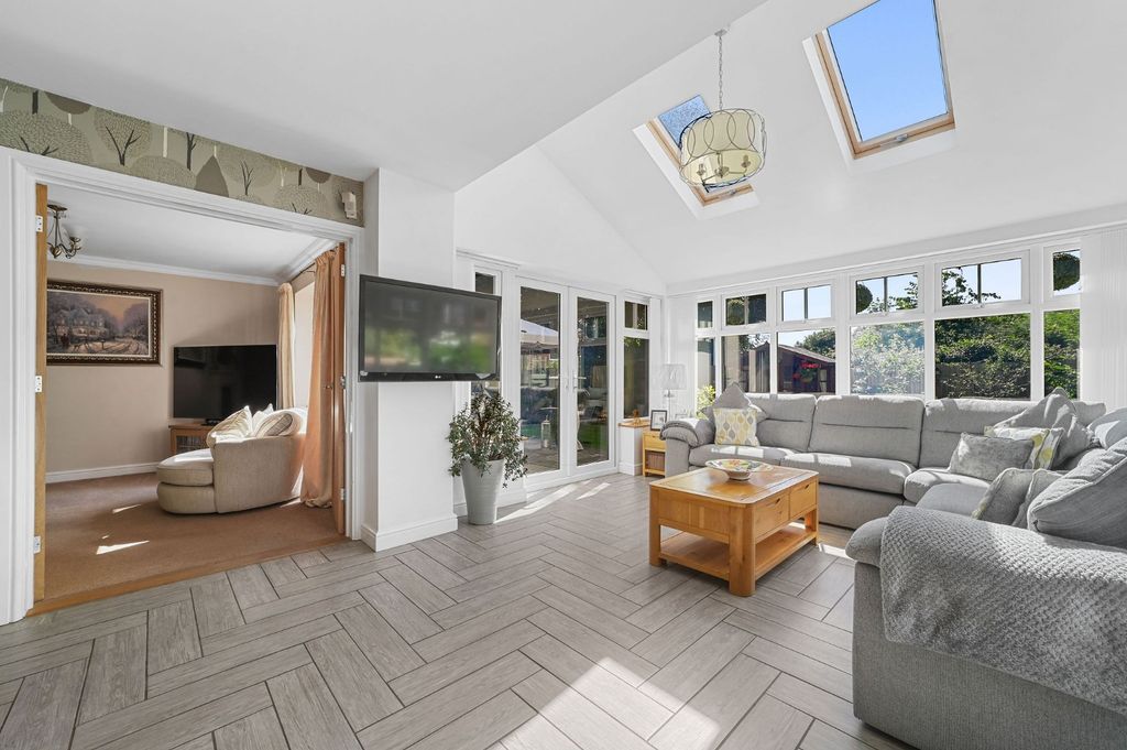 Property photo 3 of 26 4639082