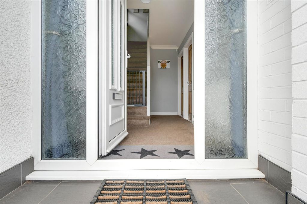 Property photo 3 of 22 Entrance