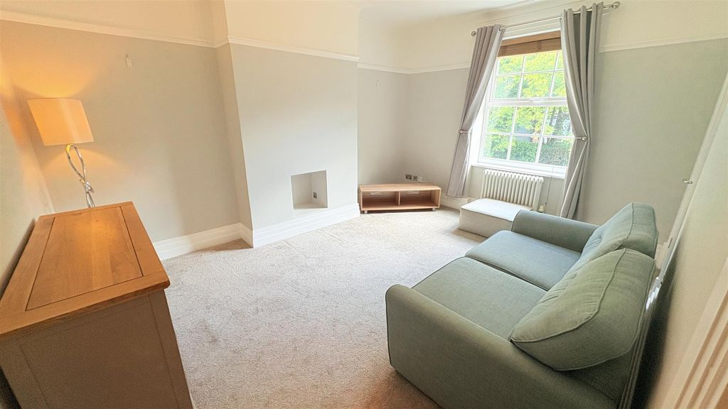 Property photo 2 of 16 Living Room