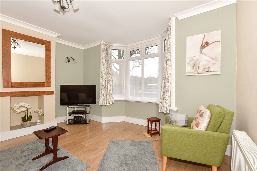 Property photo 3 of 13 Lounge