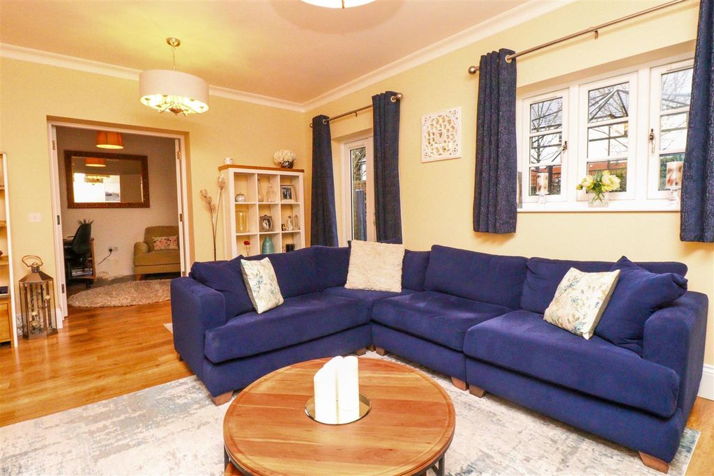 Property photo 3 of 15 Living Room