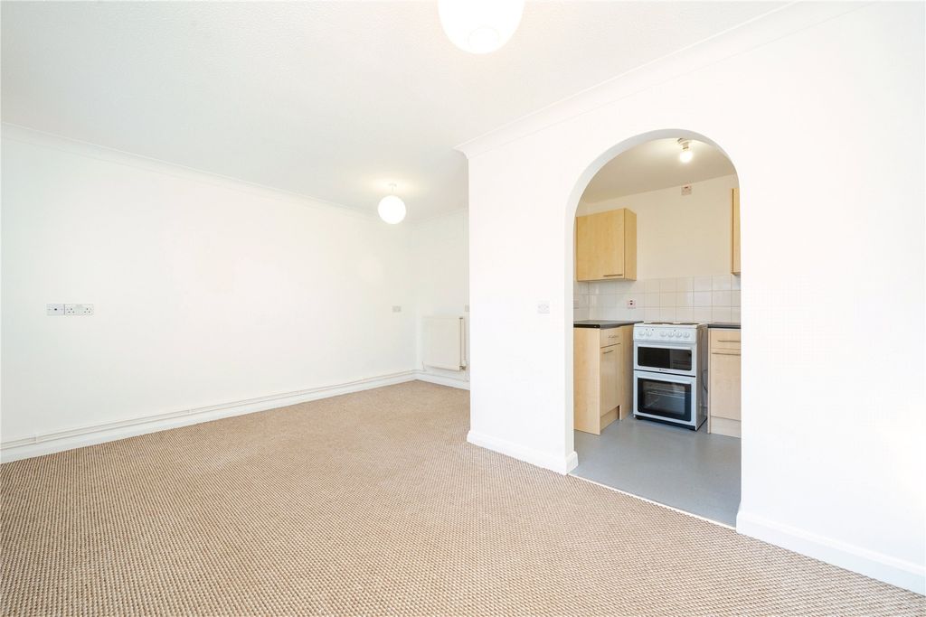 Property photo 2 of 12 Picture No. 11
