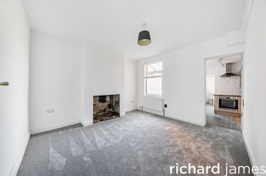 Property photo 3 of 13 6d6F970B16d44Af5B87E575c23c9F5F0