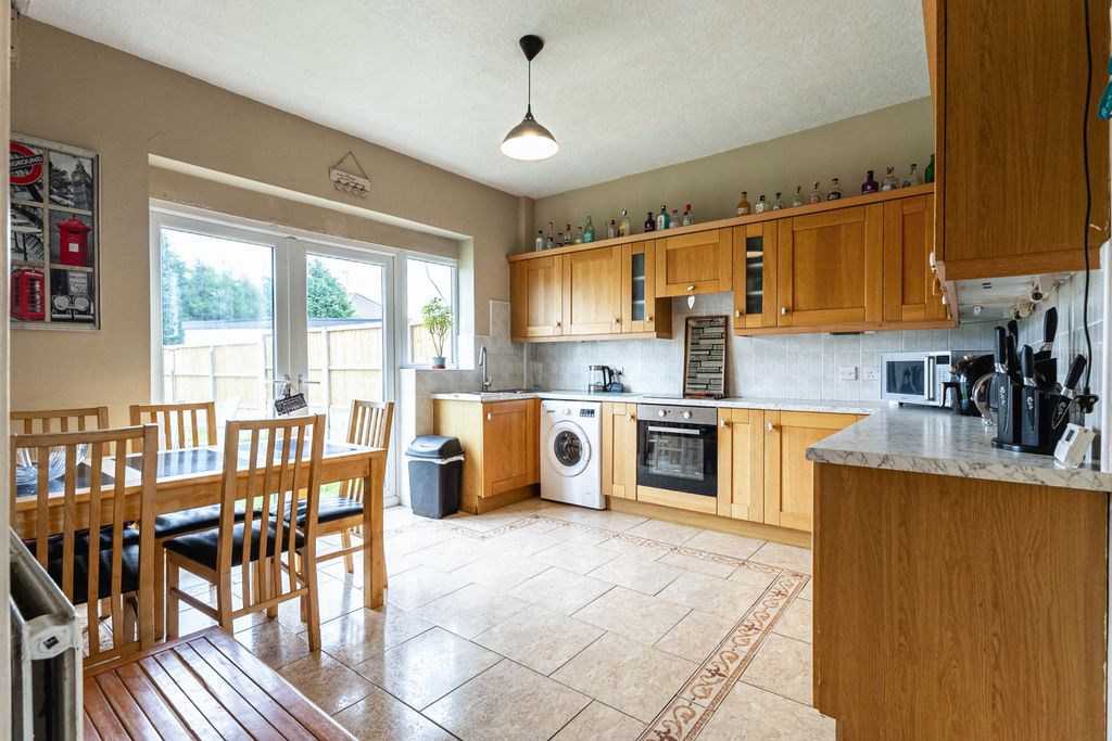 Property photo 2 of 15 Kitchen/Diner