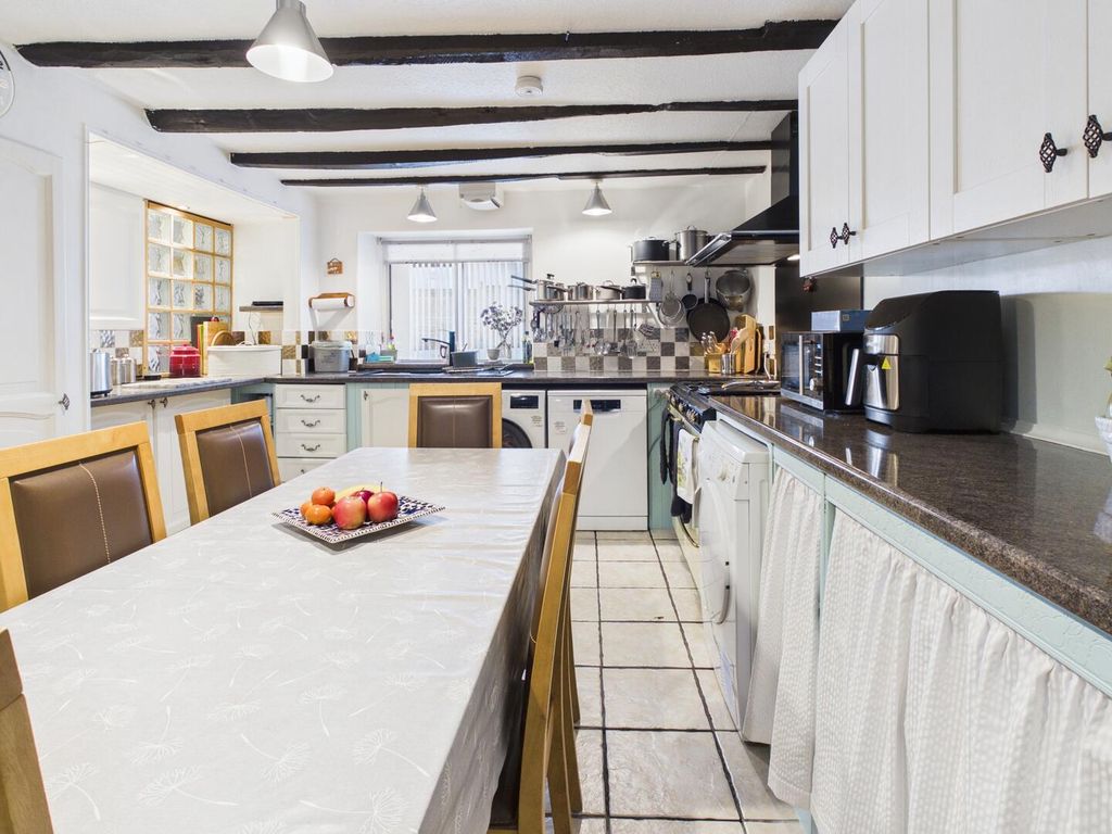 Property photo 3 of 27 Kitchen