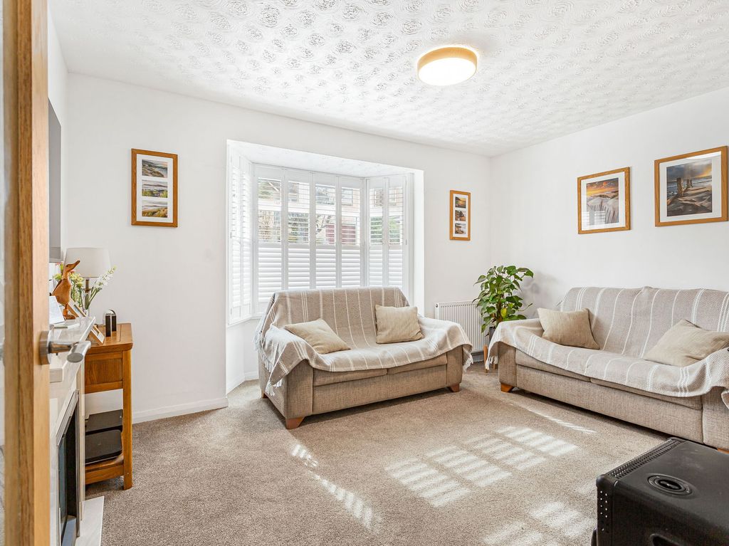 Property photo 3 of 33