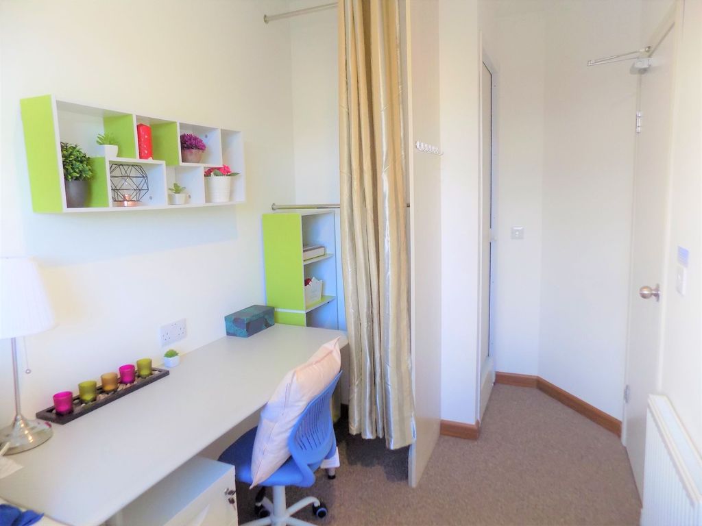 Property photo 3 of 9 Bright, Tidy Student-Style Single Bedroom With A l...