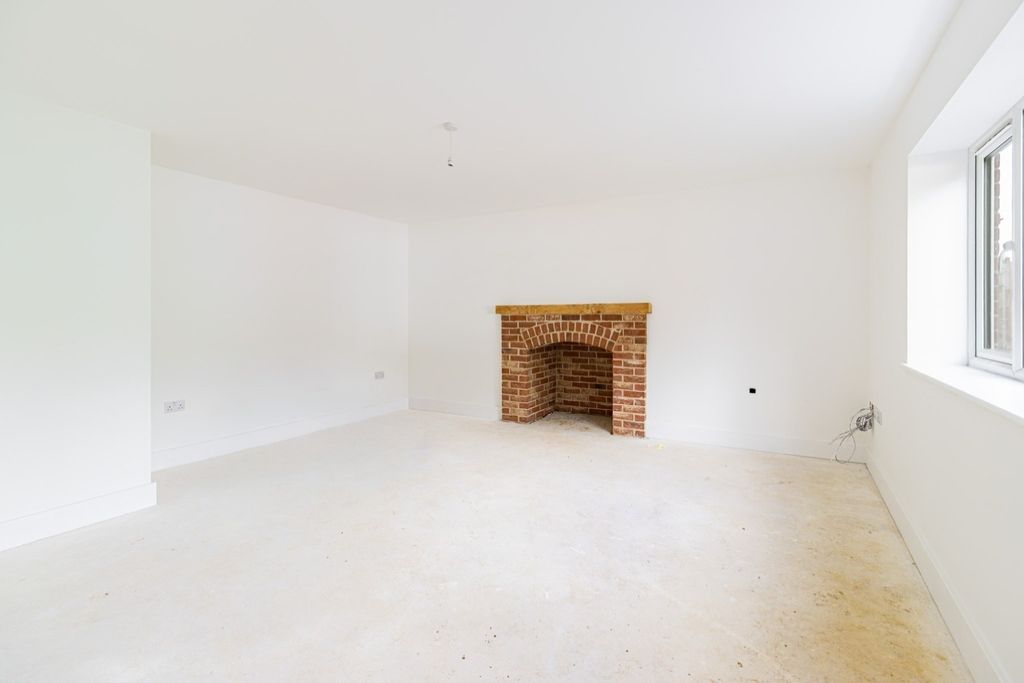 Property photo 2 of 14 5516882