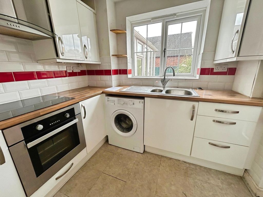 Property photo 3 of 13 Kitchen