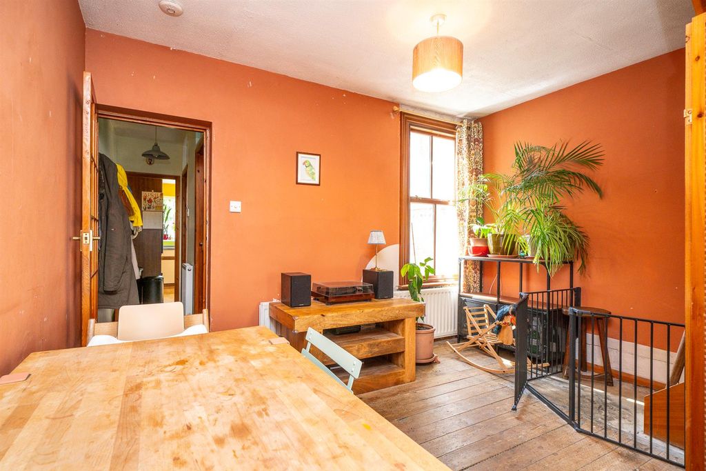 Property photo 3 of 26 Dining1.Jpg
