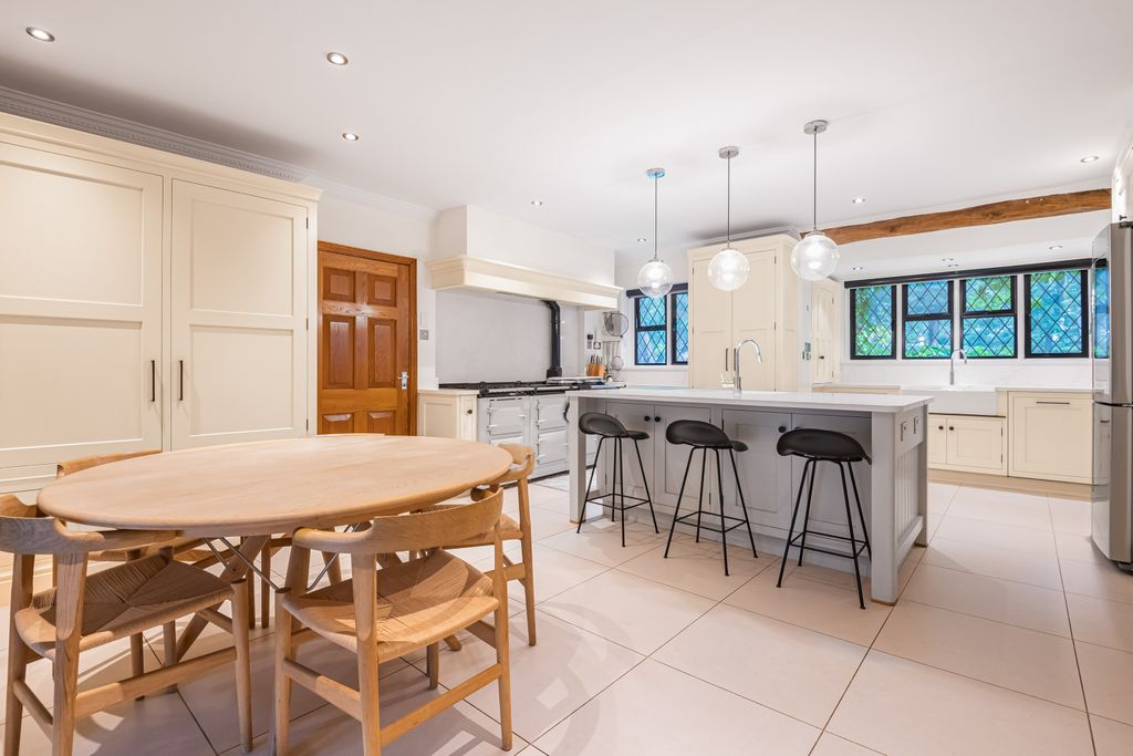 Property photo 2 of 44 Kitchen/Breakfast Room