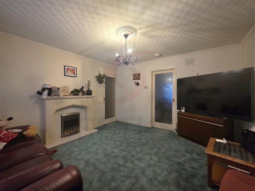 Property photo 2 of 9 Lounge