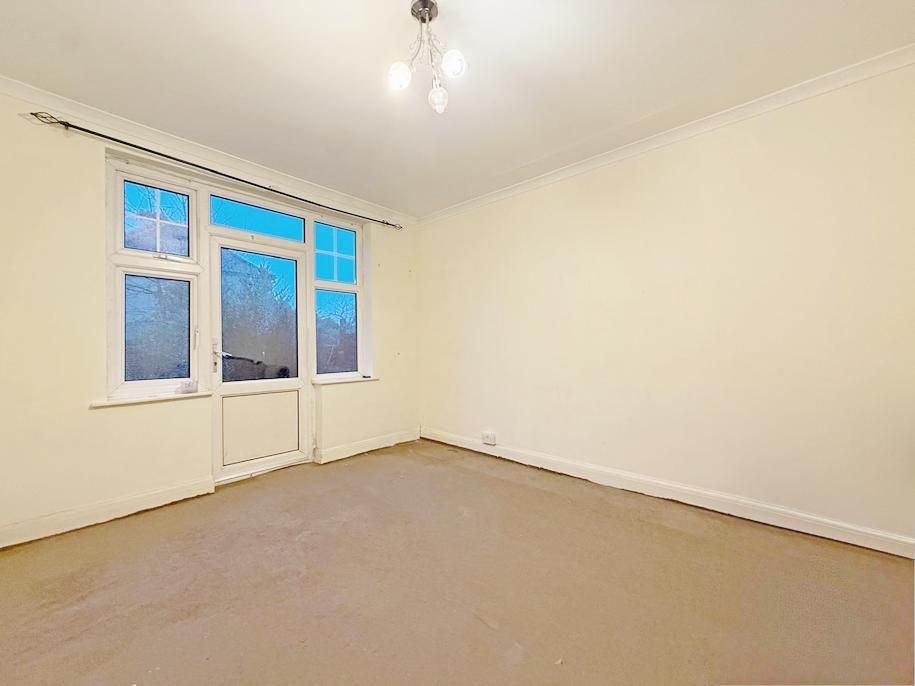 Property photo 3 of 8 Gallery