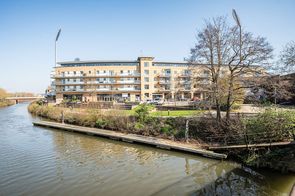 Property photo 1 of 23 .