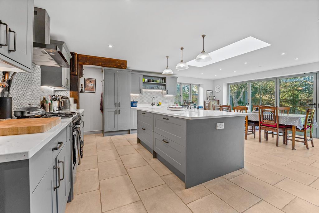 Property photo 3 of 15 11 Shipton Road-32.Jpg