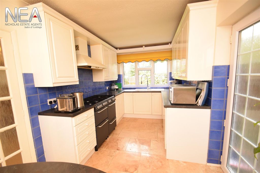 Property photo 2 of 12 Kitchen