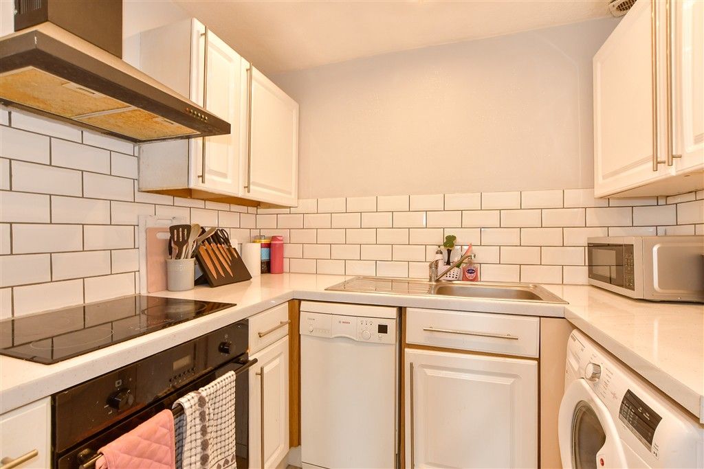 Property photo 3 of 8 Kitchen