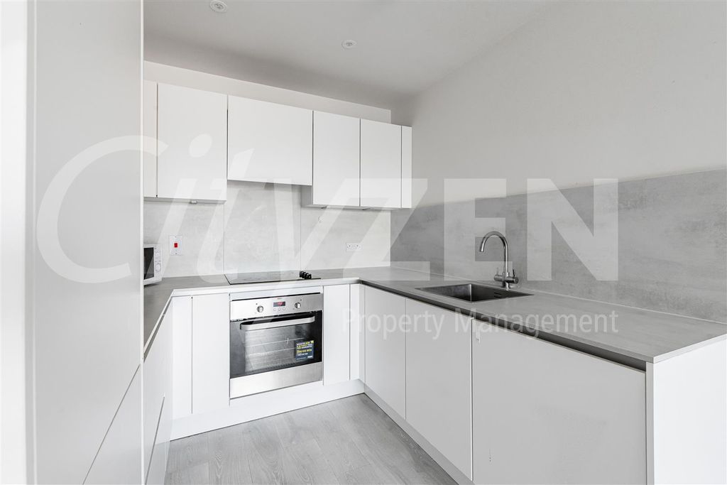 Property photo 2 of 11 Kitchen