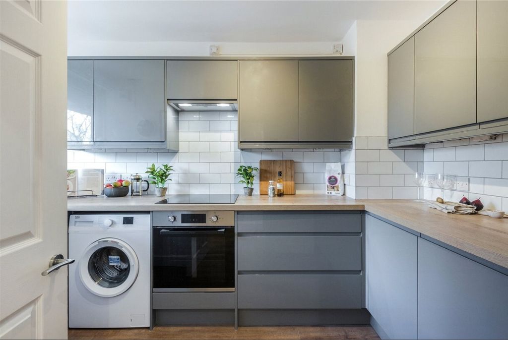 Property photo 2 of 13 Picture No. 16