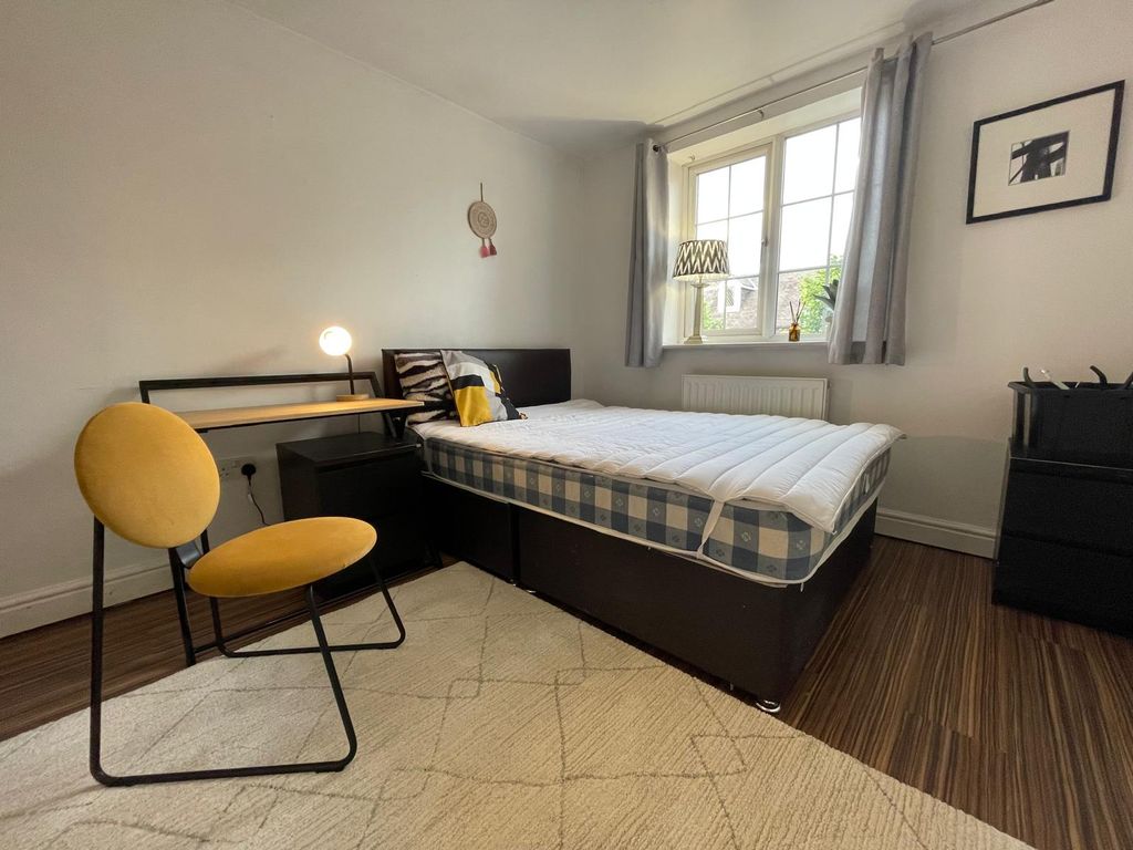 Property photo 1 of 13 3 Bedroom HMO, Longman Road, Barnsley