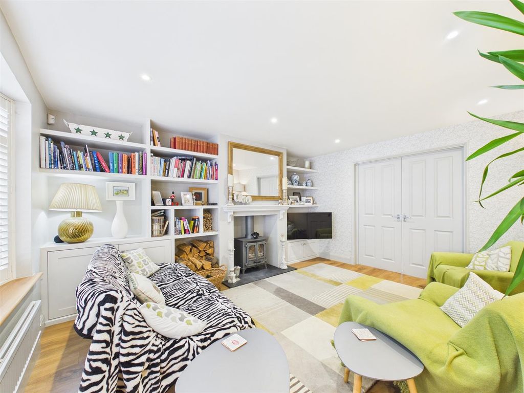 Property photo 3 of 20 Cam02435G0-Pr0157-Still022.Jpg