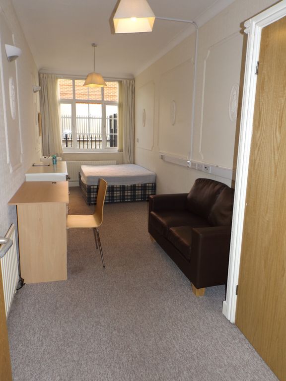 Property photo 1 of 5