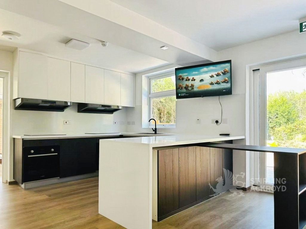 Property photo 2 of 11 Kitchen/Living