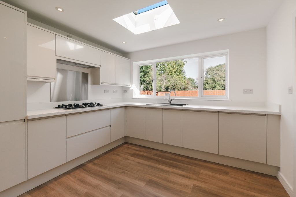 Property photo 3 of 33